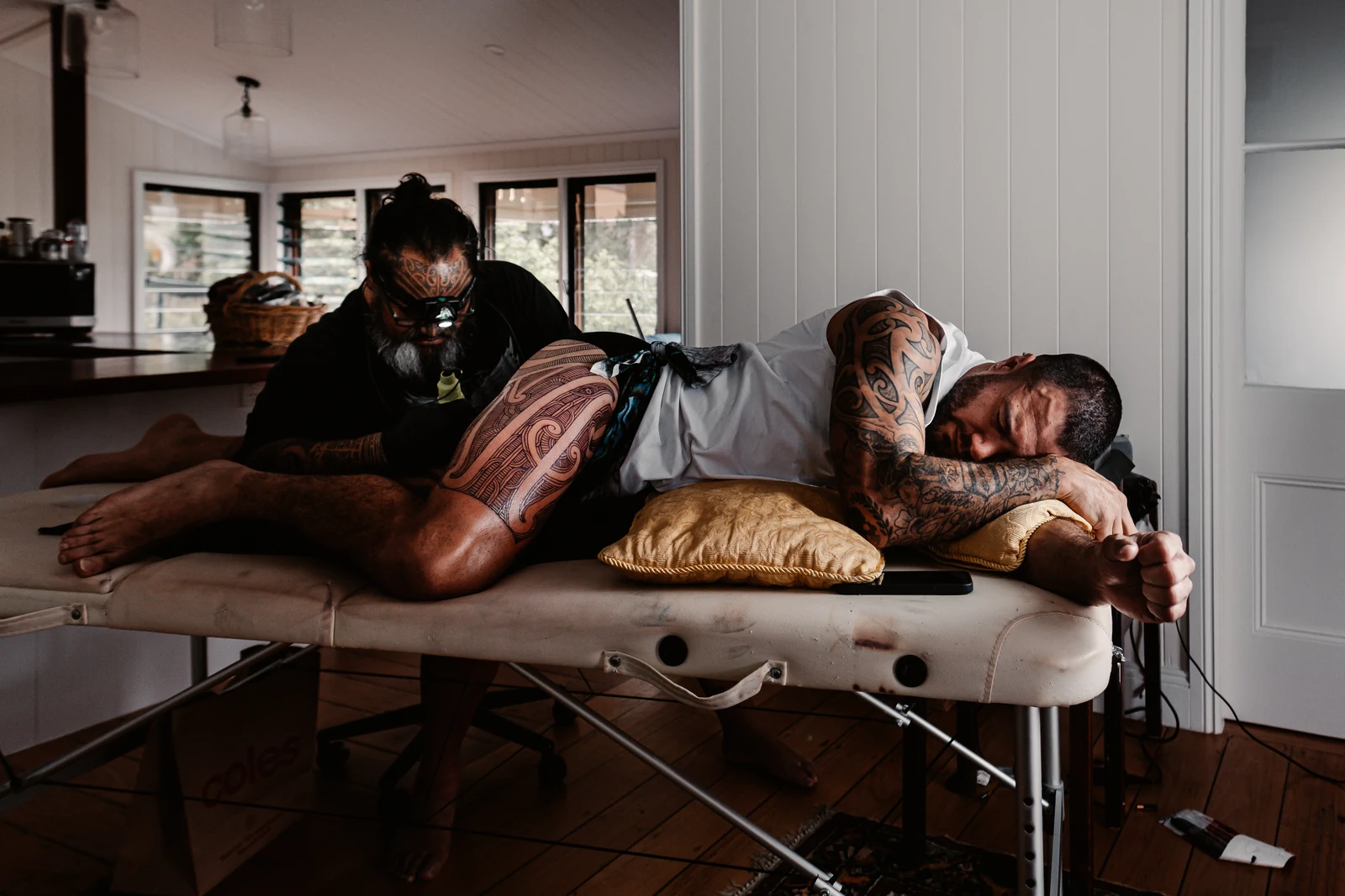 Maori man receiving his puhoro